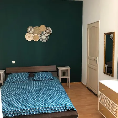 Cosy, Centrally Located In Appartement *