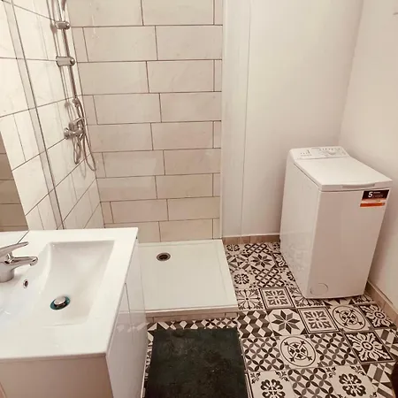 Cosy, Centrally Located In * Béziers